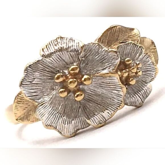 Avon Jewelry - Vintage Avon Dogwood Apple Blossoms Silver Tone & Gold Tone Ring (5)